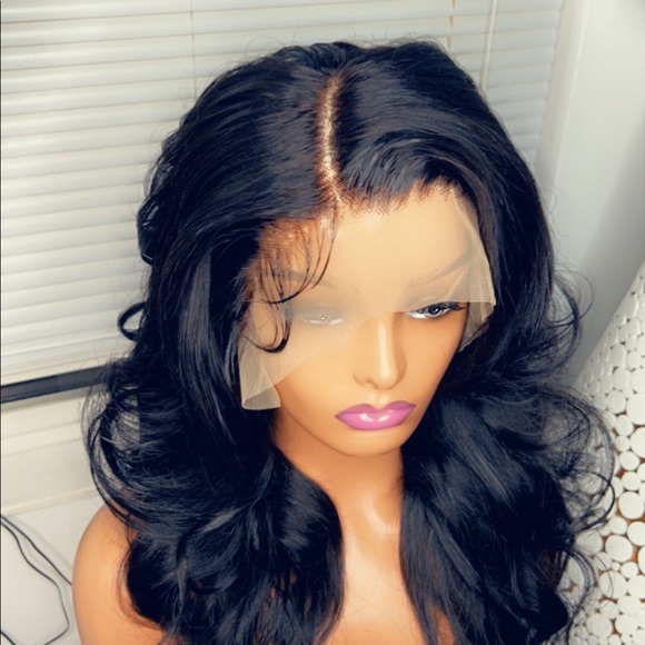 Lacefront wig - Picture 3 of 3